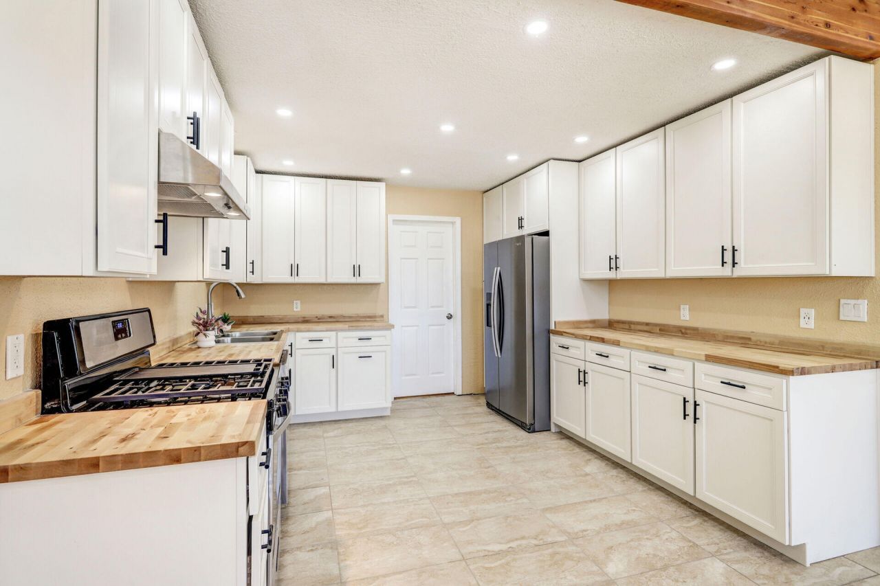Edgewood, New Mexico, 87015, United States, 4 Bedrooms Bedrooms, ,2 BathroomsBathrooms,Residential,For Sale,1868878