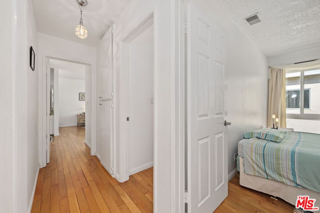 Santa Monica, California, 90404, United States, 3 Bedrooms Bedrooms, ,3 BathroomsBathrooms,Residential,For Sale,1779157