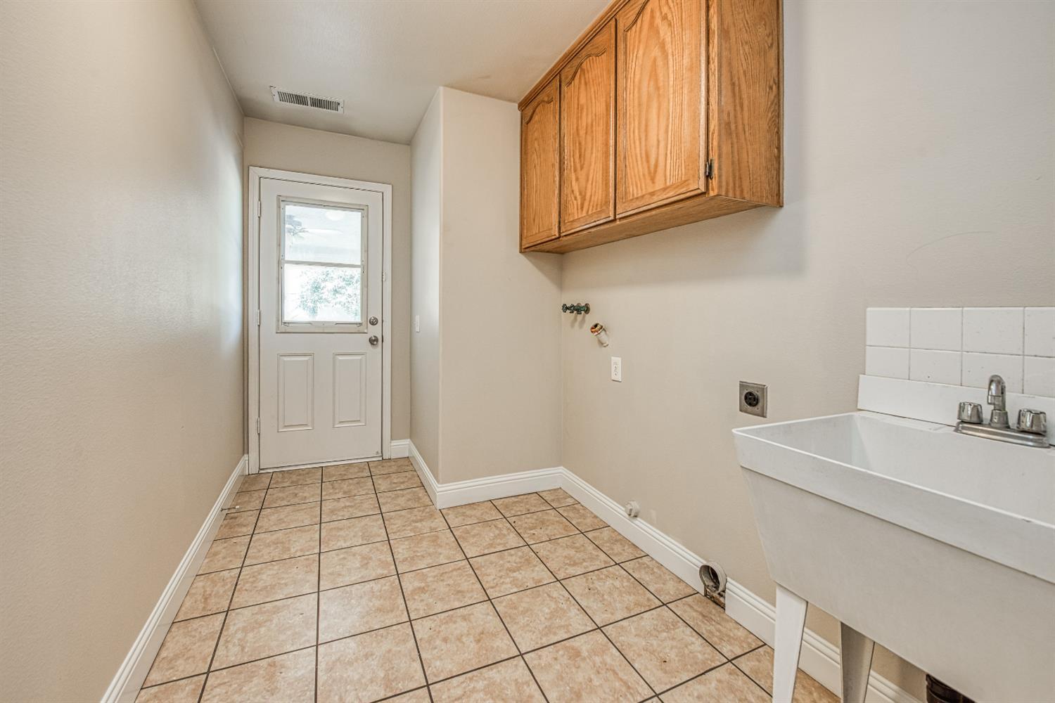 Fresno, California, 93722, United States, 3 Bedrooms Bedrooms, ,2 BathroomsBathrooms,Residential,For Sale,2039755