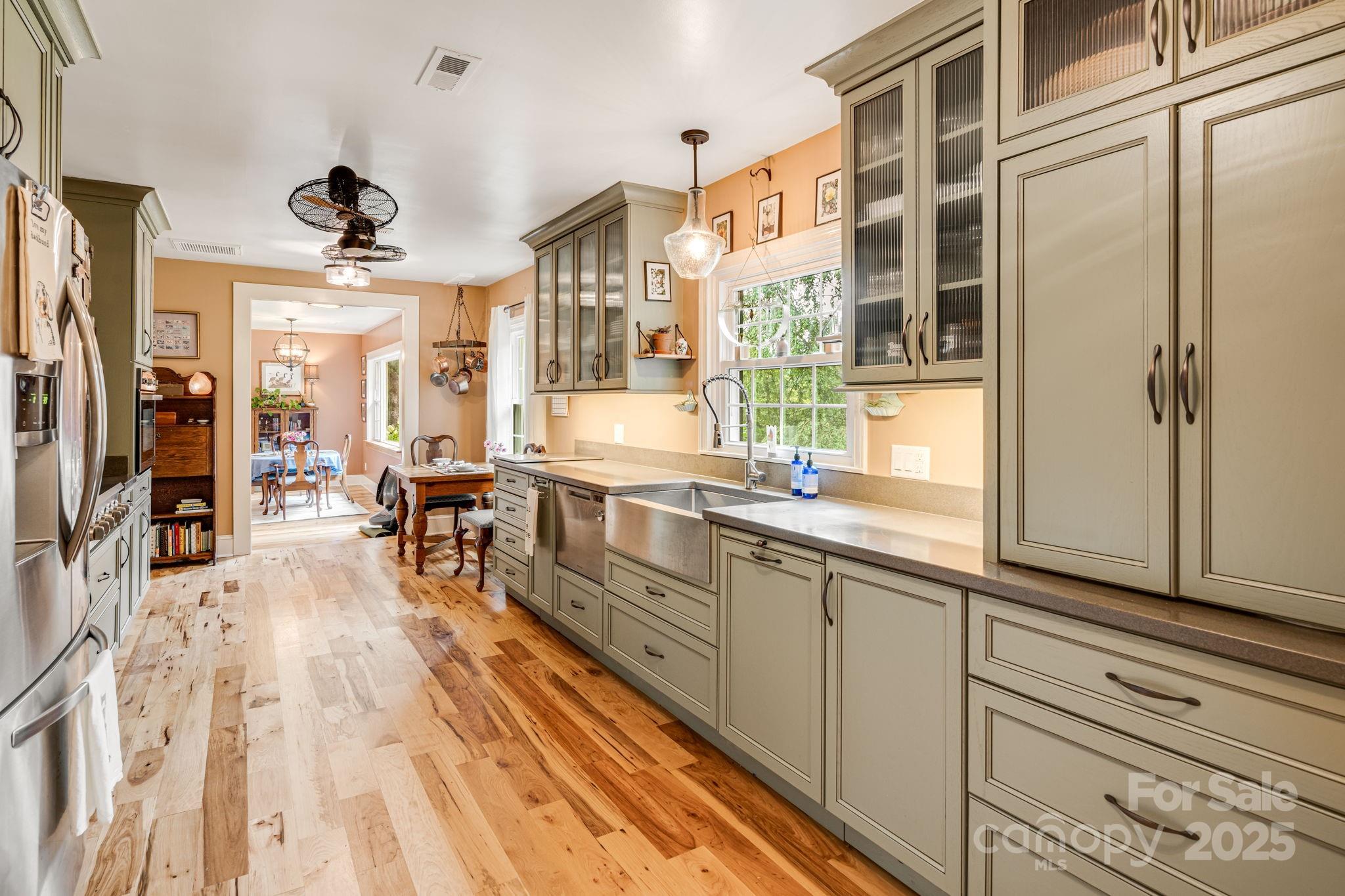 Asheville, North Carolina, 28804, United States, 3 Bedrooms Bedrooms, ,2 BathroomsBathrooms,Residential,For Sale,1916392