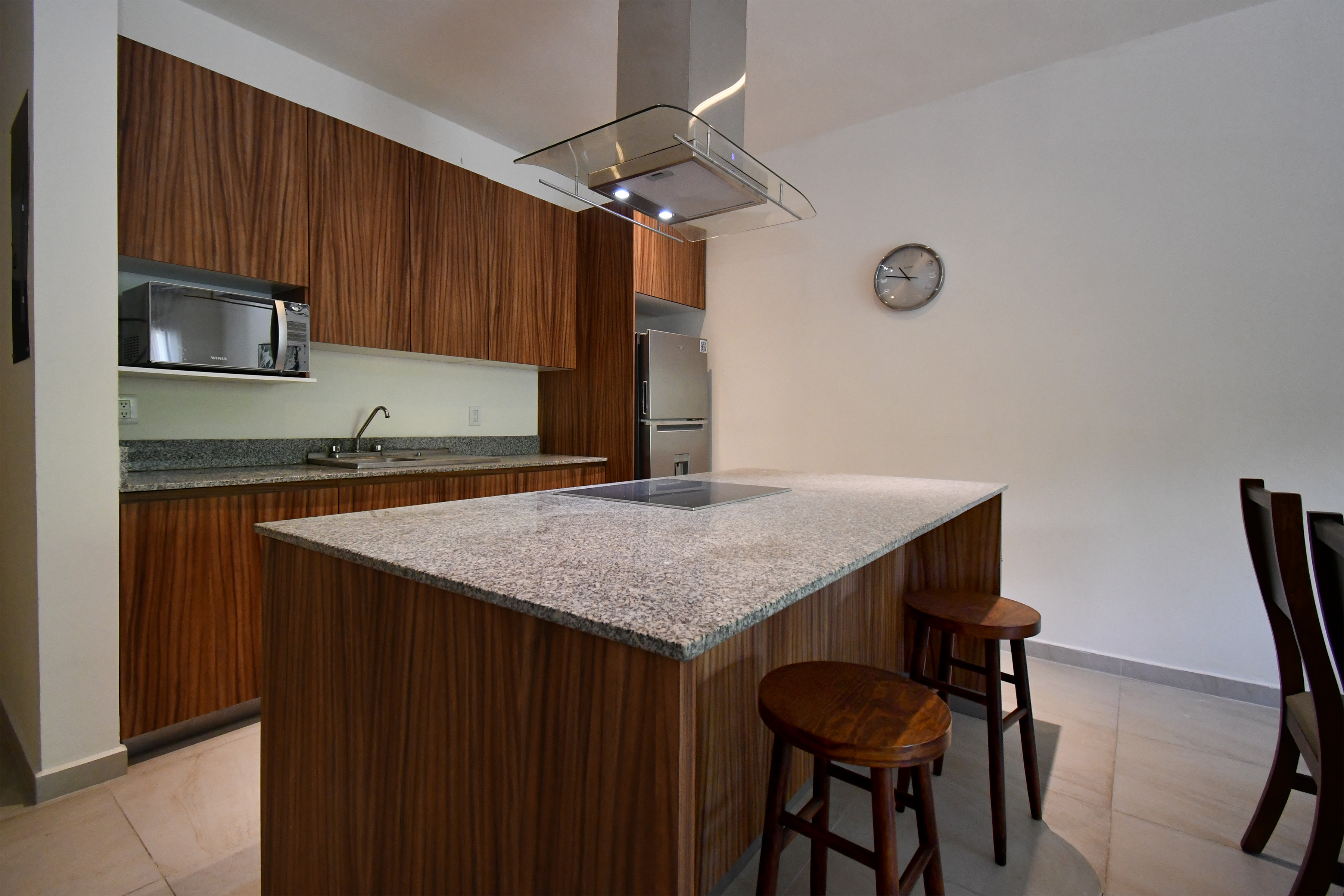  Spacious Three-Bedroom Condominium - 物件實景