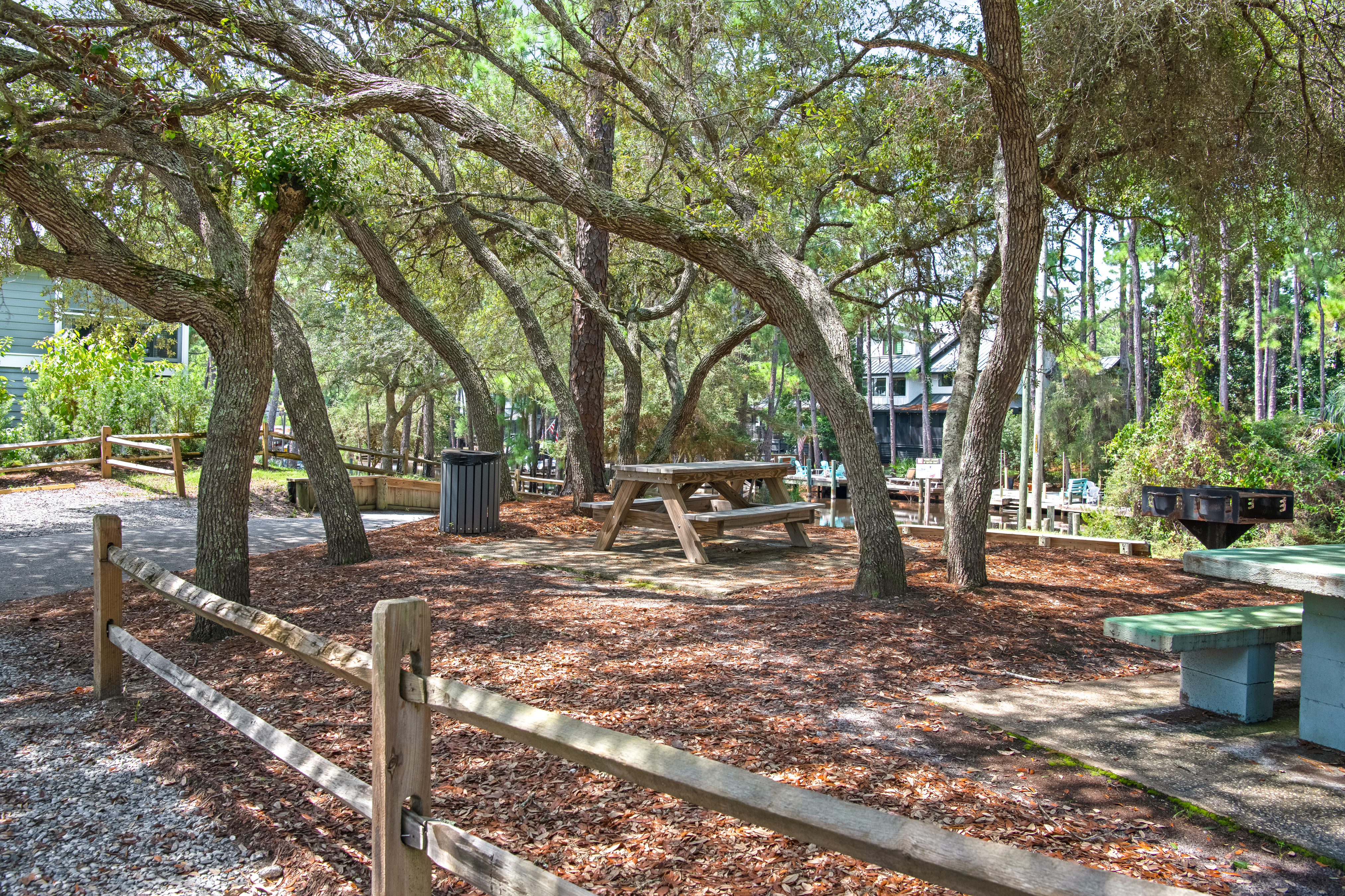  Turnkey Coastal Luxury Across From Eastern Lake And Steps To The Gulf - 物件實景