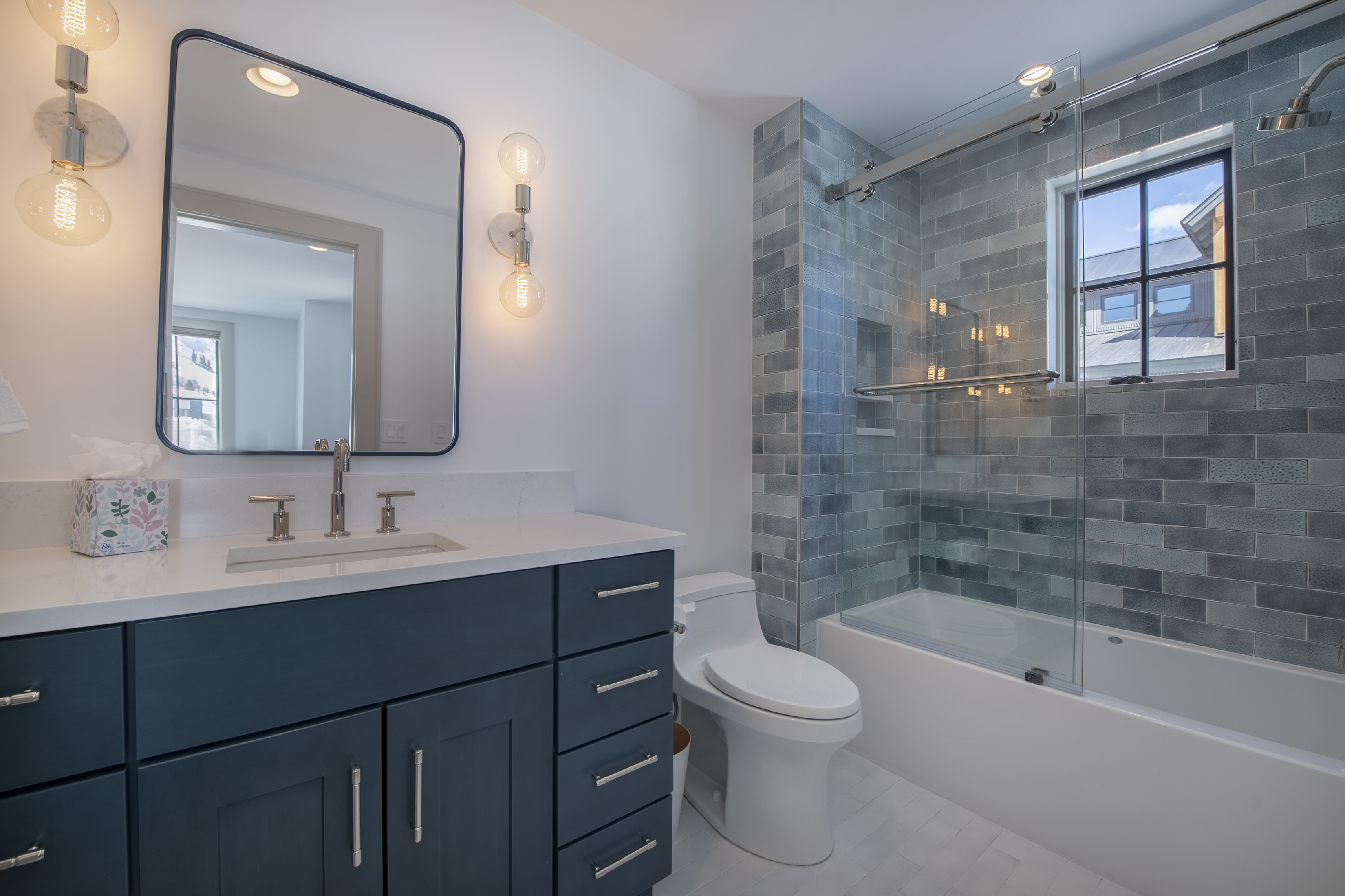  Big And Beautiful In The Desirable And Peaceful East End Of Town - 物件實景