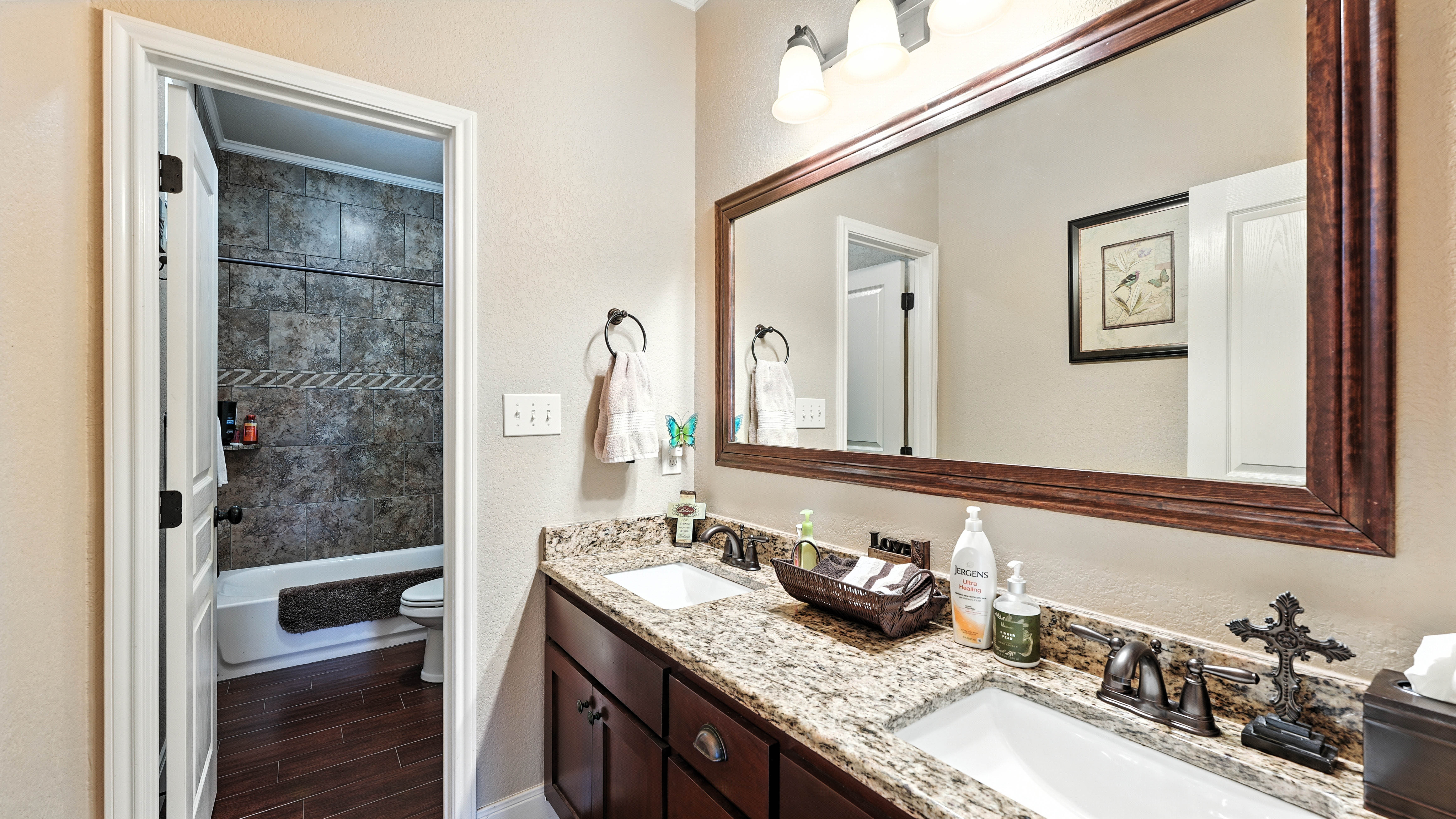 Floresville, Texas, 78114, United States, 3 Bedrooms Bedrooms, ,2 BathroomsBathrooms,Residential,For Sale,1978847