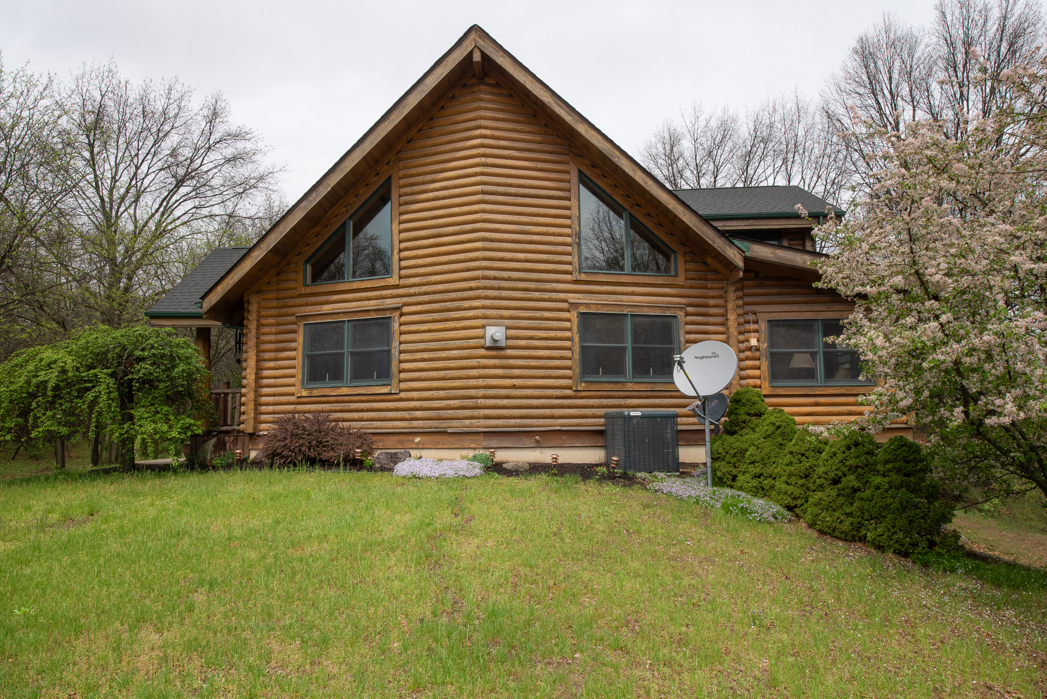  Custom Log Home Located on 2.7 Acres - 物件實景