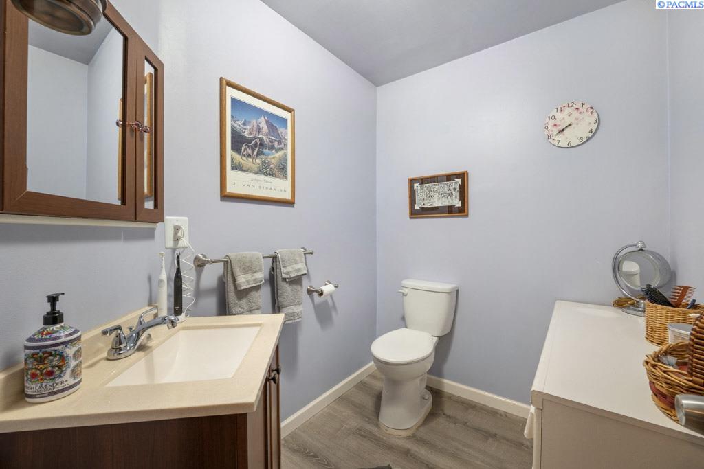 Tekoa, Washington, 99033, United States, 4 Bedrooms Bedrooms, ,2 BathroomsBathrooms,Residential,For Sale,1847399