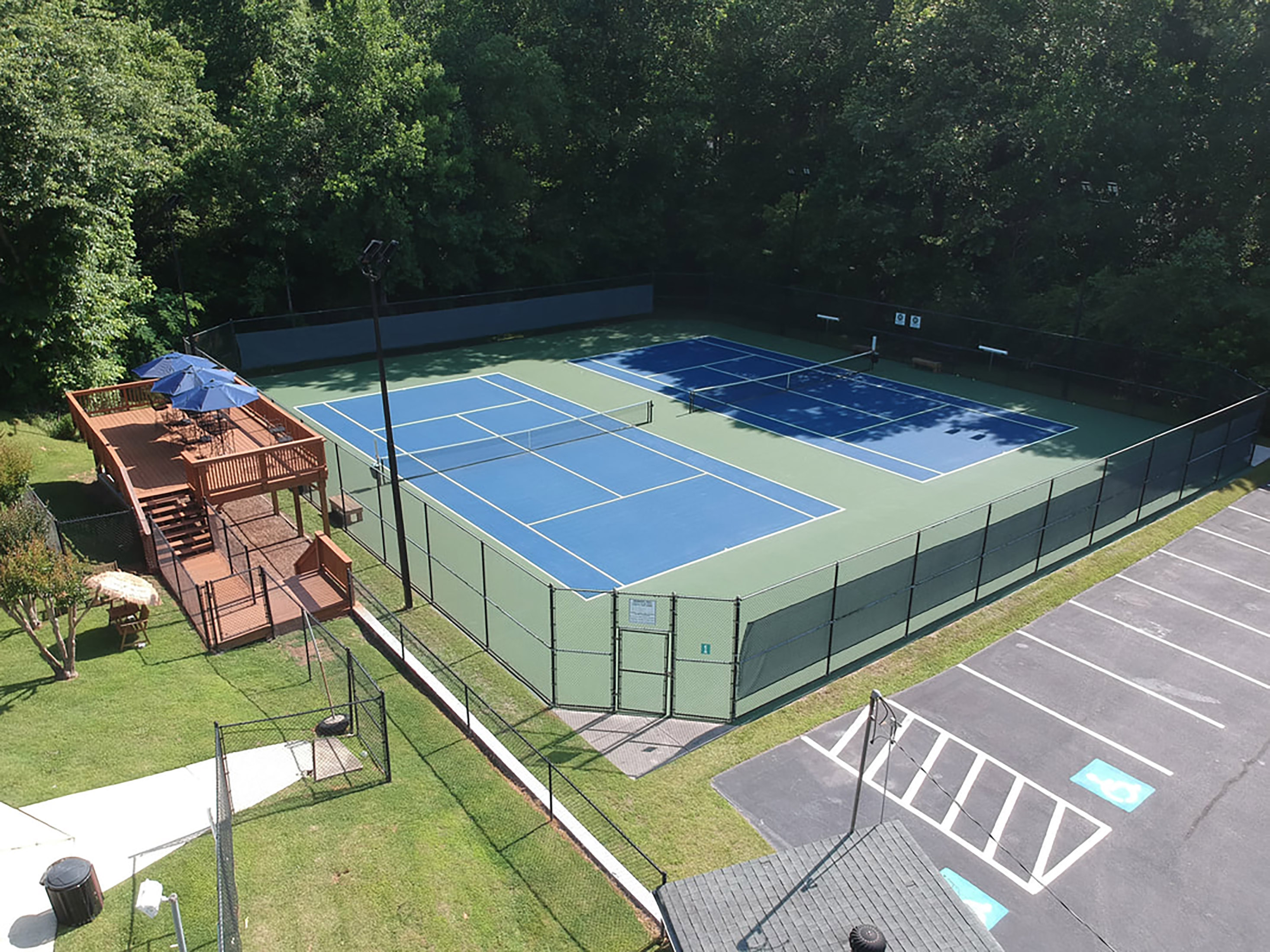  Thoughtfully Expanded and Updated Dunwoody Home on Wooded 0.82+/- Acre Lot - 物件實景