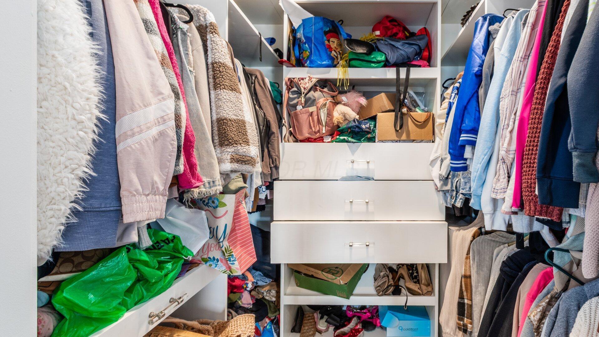 Hebron, Ohio, 43025, United States, 5 Bedrooms Bedrooms, ,5 BathroomsBathrooms,Residential,For Sale,1988631