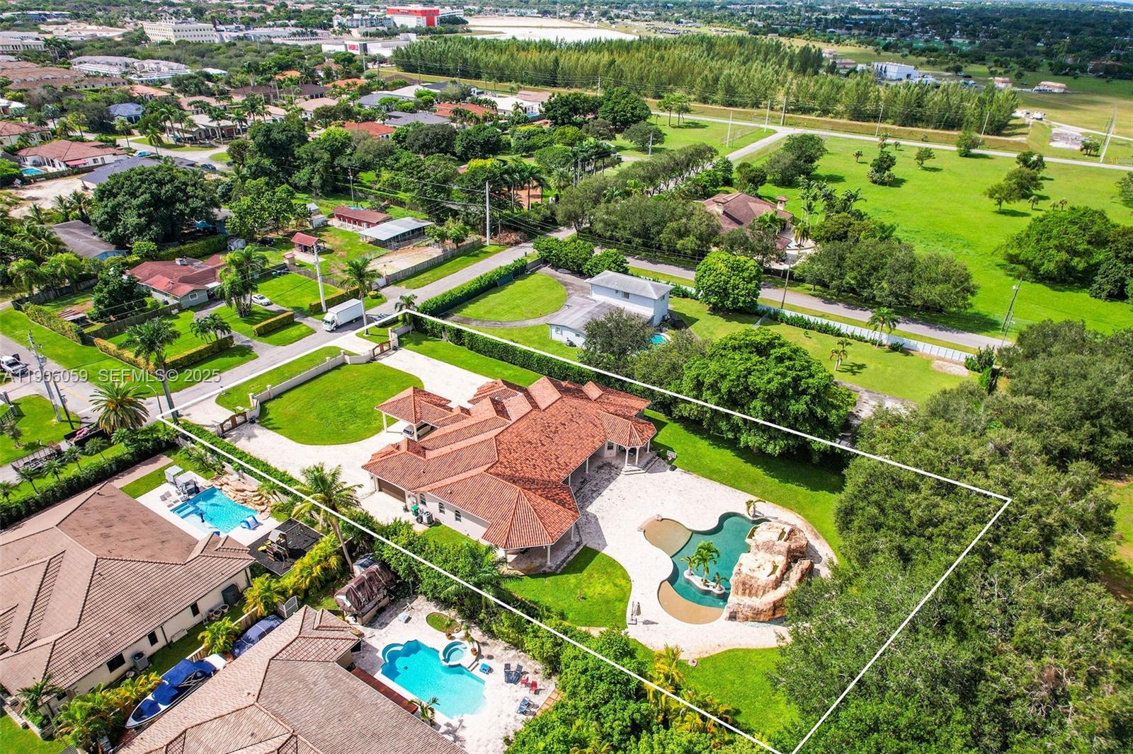 Miami, Florida, 33183, United States, 5 Bedrooms Bedrooms, ,5 BathroomsBathrooms,Residential,For Sale,1998373