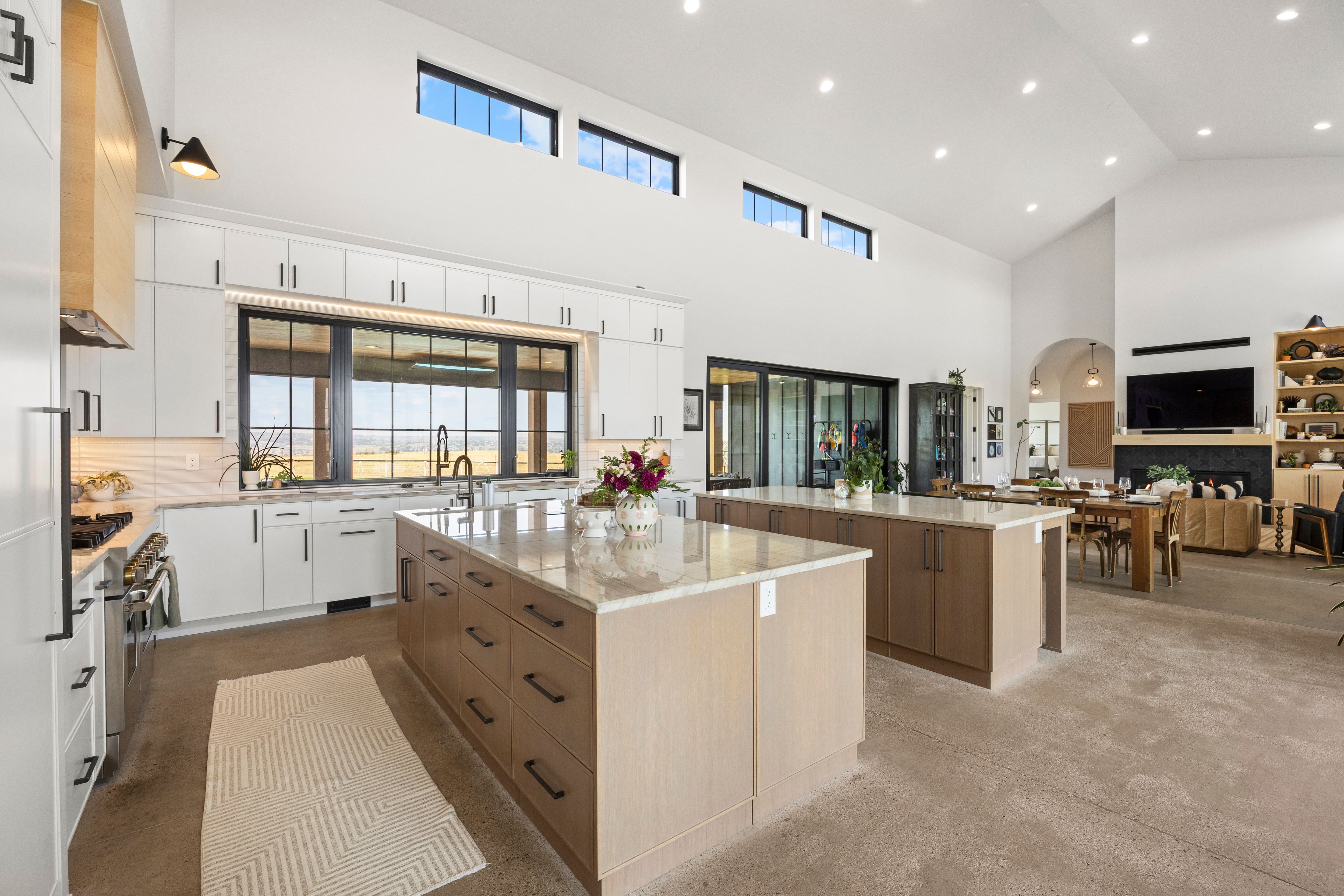  35 Acres  Front Range Views  Saltwater Pool  8,400 SF Workshop - 物件實景