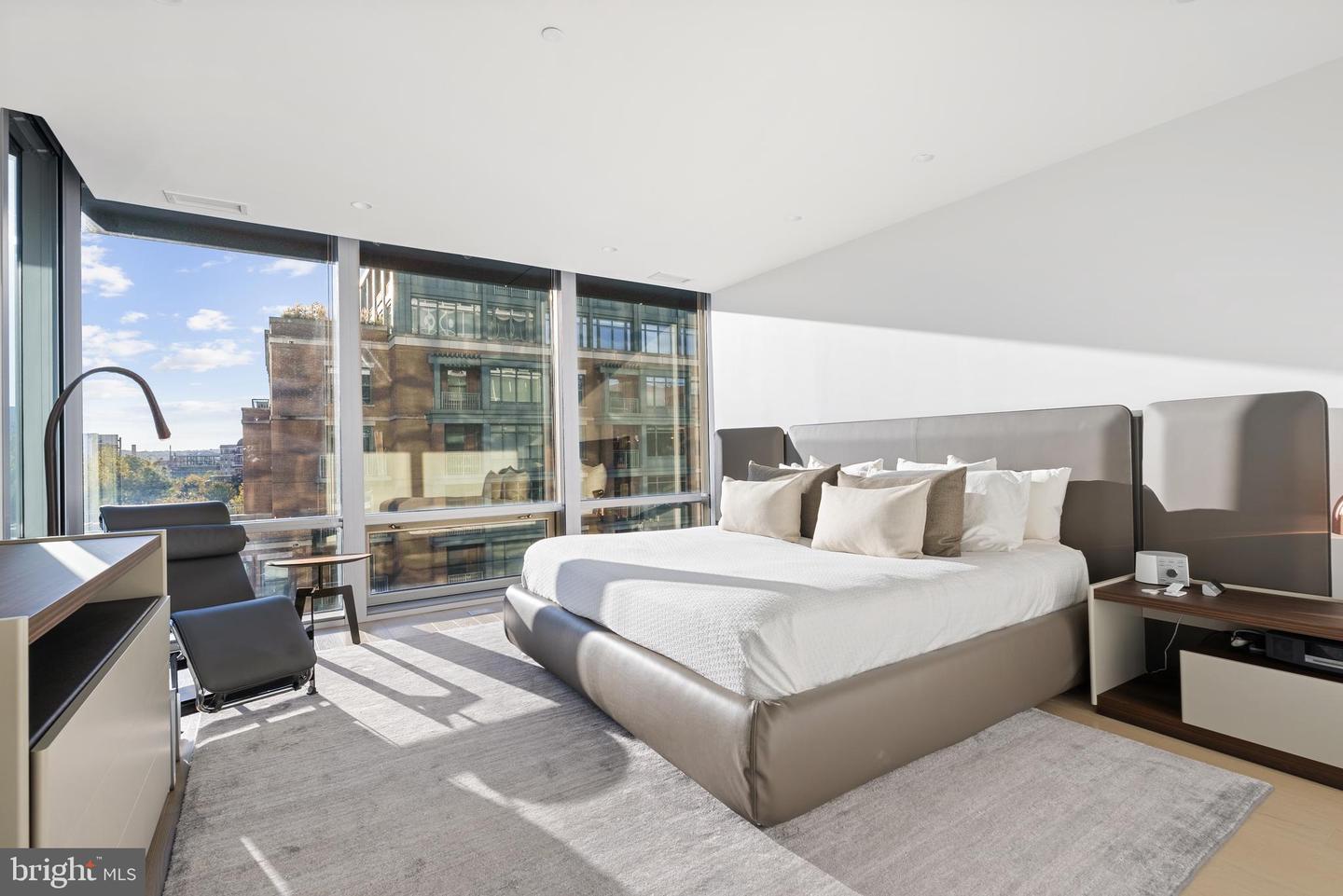 Washington, District of Columbia, 20037, United States, 3 Bedrooms Bedrooms, ,3 BathroomsBathrooms,Residential,For Sale,1961771