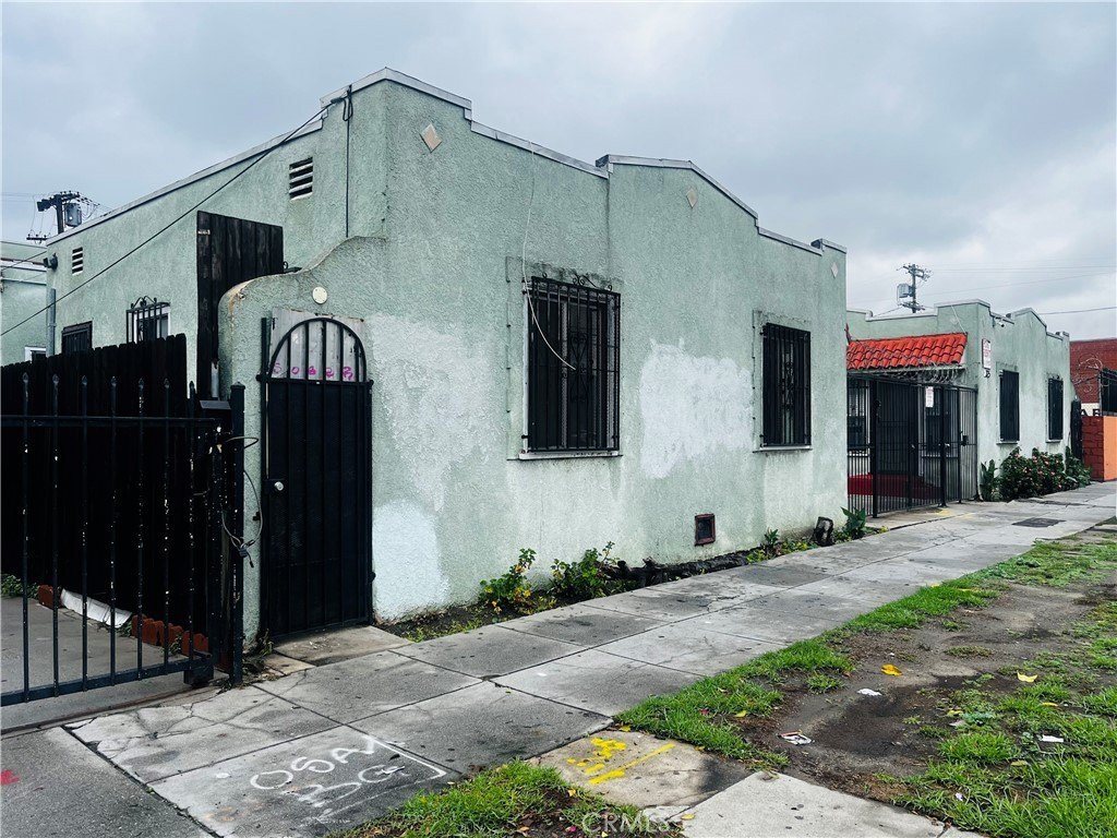 Los Angeles, California, 90003, United States, 12 Bedrooms Bedrooms, ,Residential,For Sale,2009676