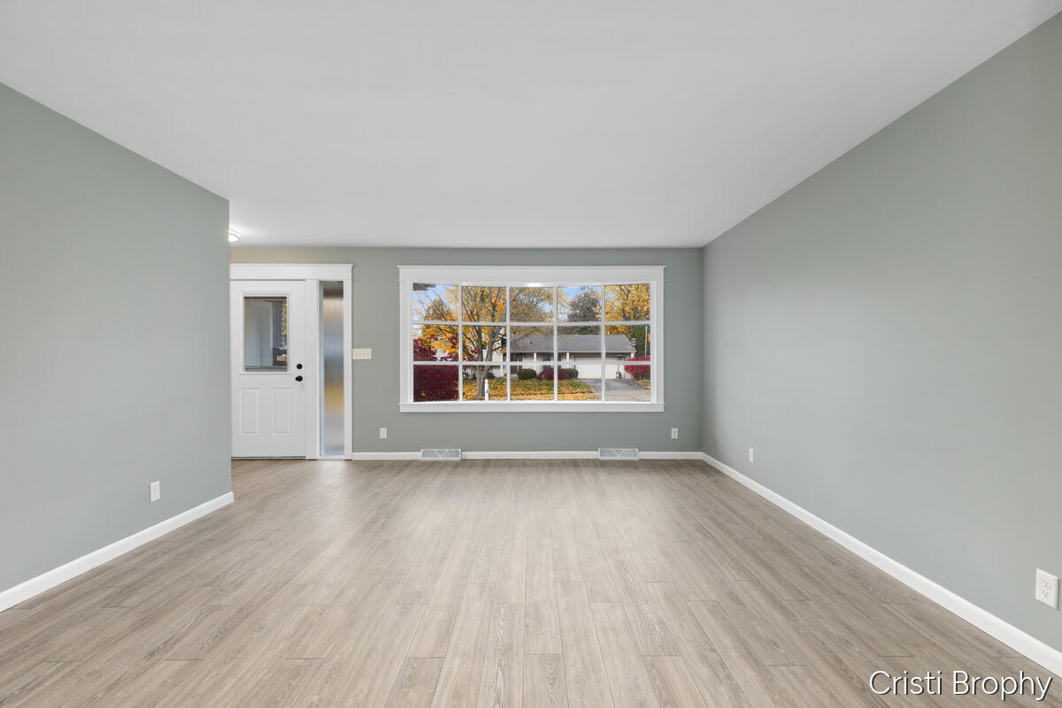 Grand Rapids, Michigan, 49506, United States, 4 Bedrooms Bedrooms, ,3 BathroomsBathrooms,Residential,For Sale,1989098