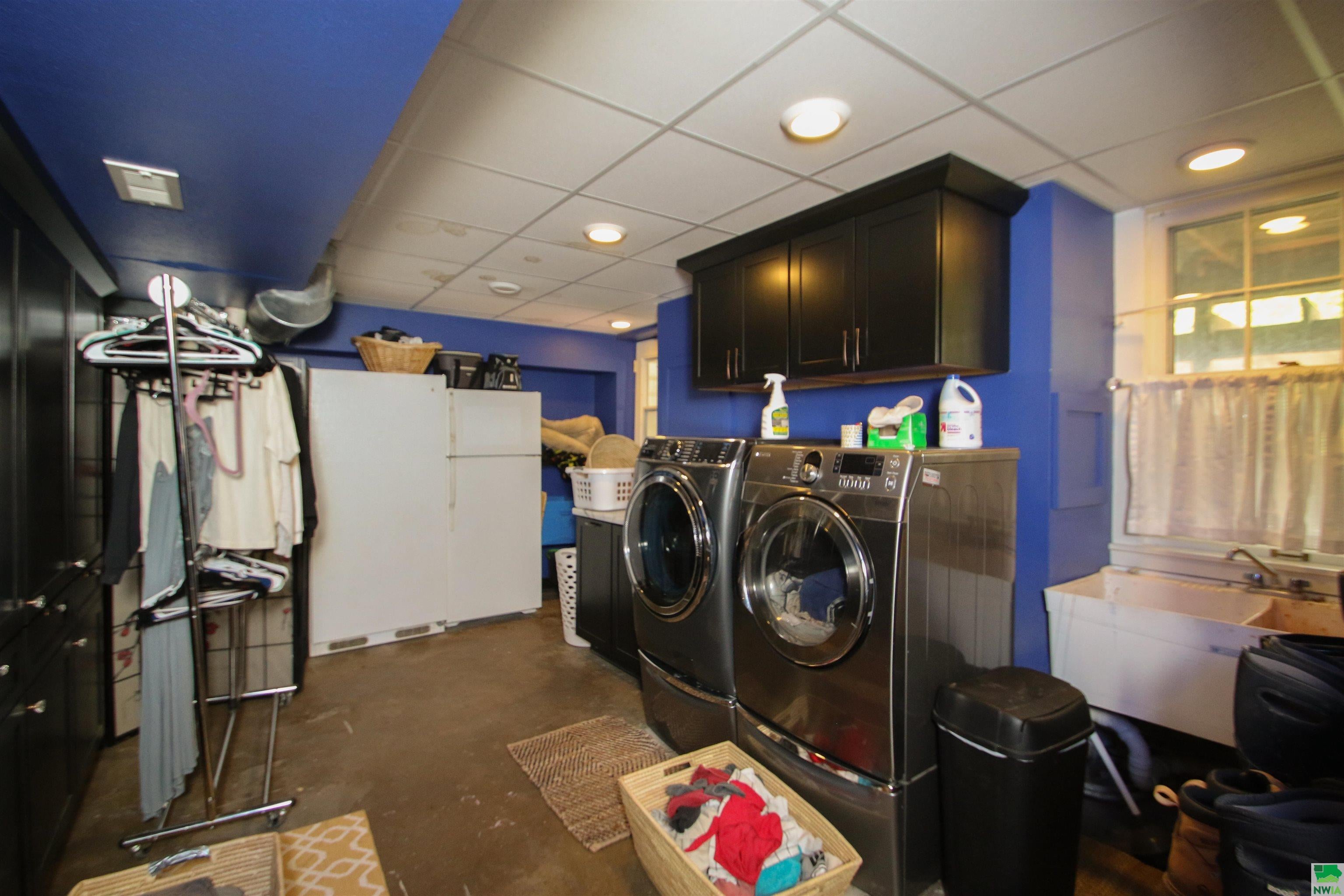 Sioux City, Iowa, 51103, United States, 5 Bedrooms Bedrooms, ,3 BathroomsBathrooms,Residential,For Sale,1824079