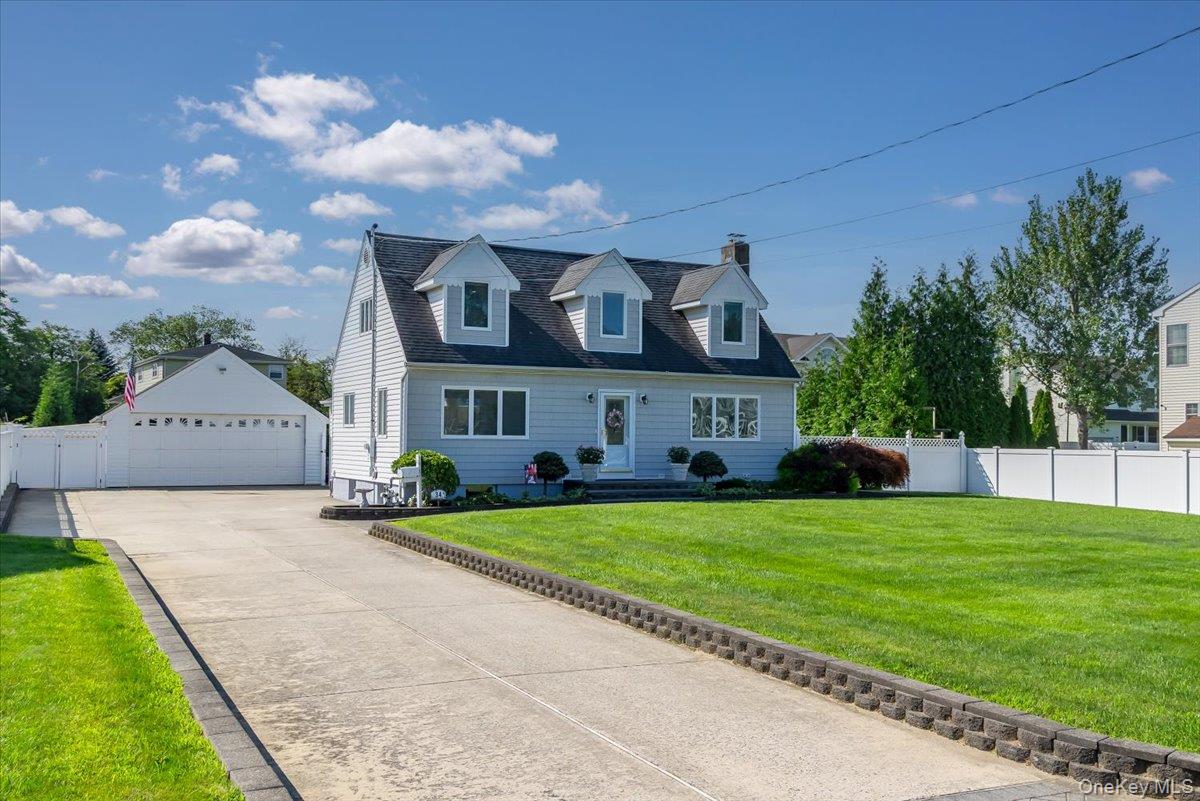 Farmers Ave, Lindenhurst, NY 11757
