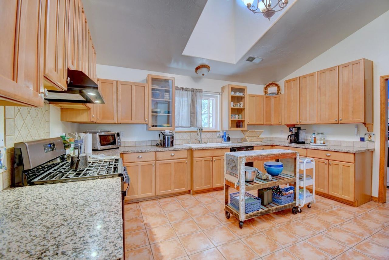Tijeras, New Mexico, 87059, United States, 3 Bedrooms Bedrooms, ,2 BathroomsBathrooms,Residential,For Sale,1924821