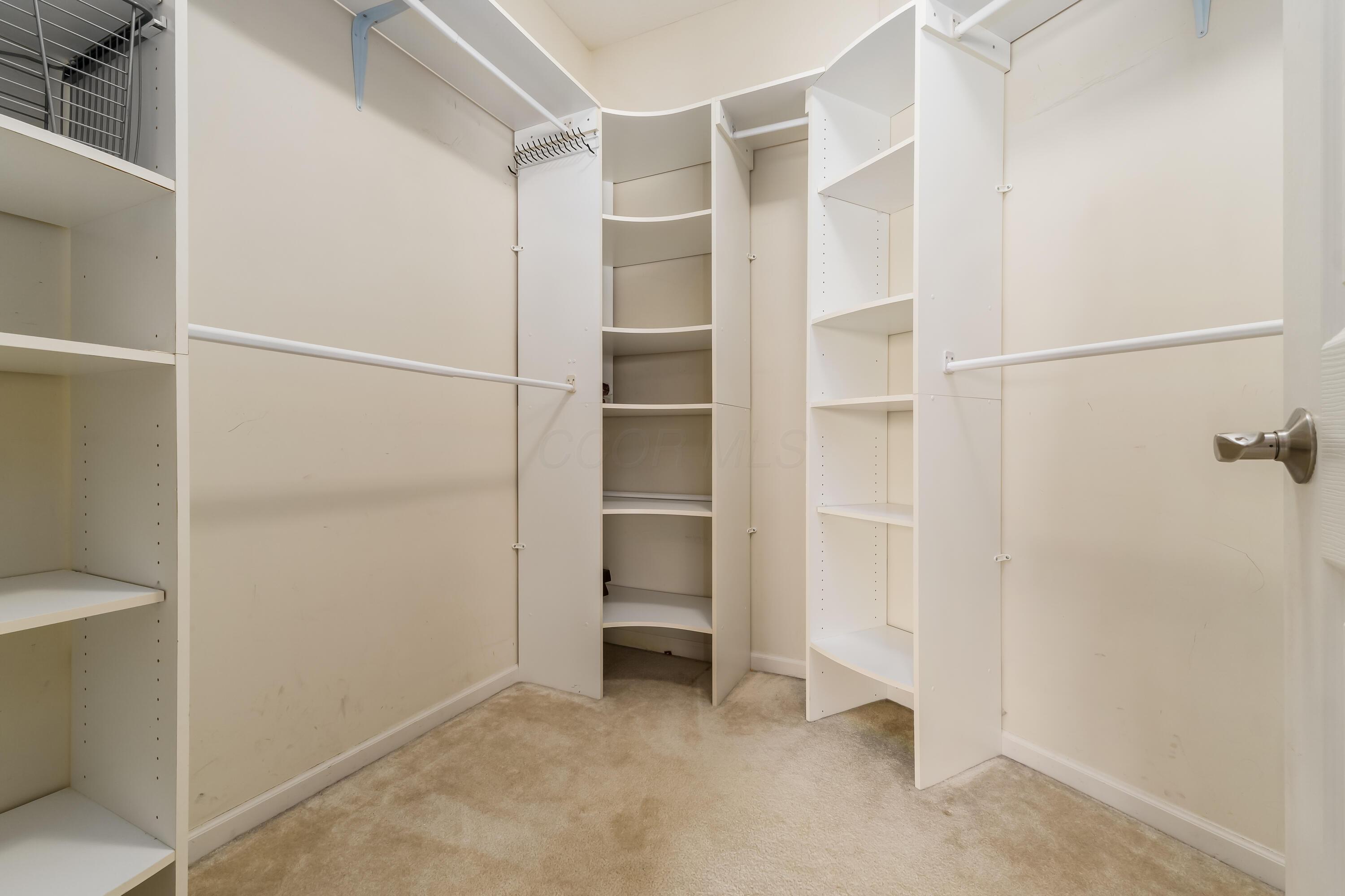 Granville, Ohio, 43023, United States, 5 Bedrooms Bedrooms, ,4 BathroomsBathrooms,Residential,For Sale,2003163