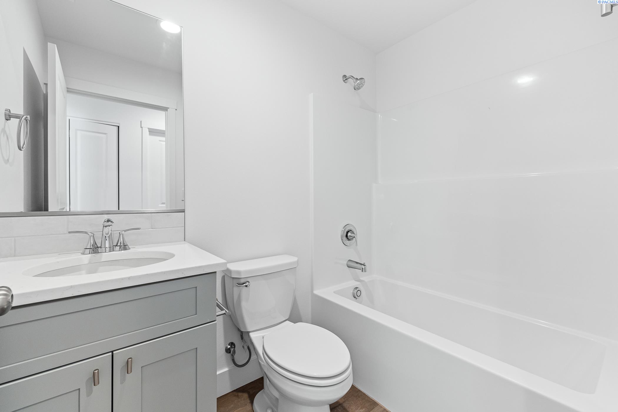 Kennewick, Washington, 99337, United States, 6 Bedrooms Bedrooms, ,Residential,For Sale,1796144