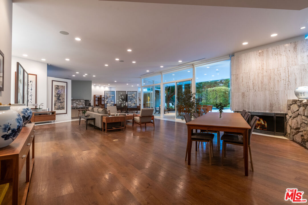 Beverly Hills, California, 90210, United States, 7 Bedrooms Bedrooms, ,2 BathroomsBathrooms,Residential,For Sale,1896171
