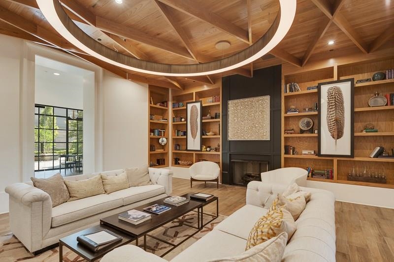 Memphis, Tennessee, 38103, United States, 3 Bedrooms Bedrooms, ,3 BathroomsBathrooms,Residential,For Sale,1996915