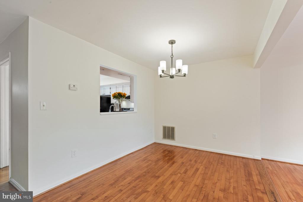 Rockville, Maryland, 20852, United States, 4 Bedrooms Bedrooms, ,4 BathroomsBathrooms,Residential,For Sale,1916260