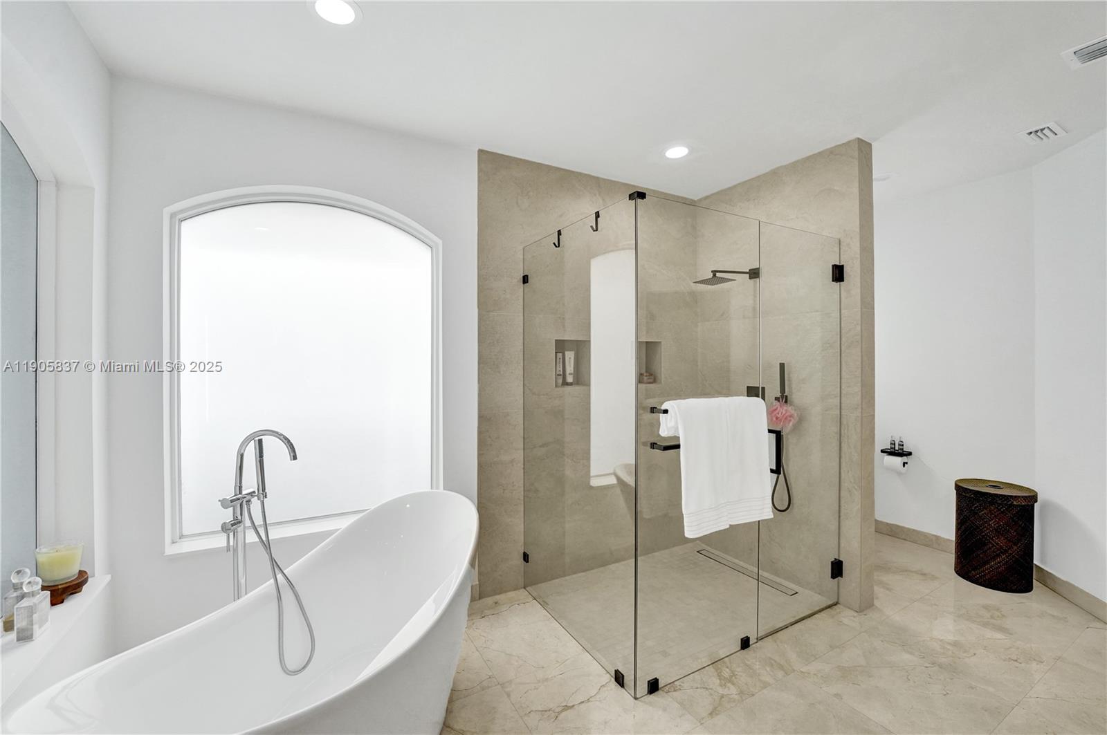 Weston, Florida, 33327, United States, 5 Bedrooms Bedrooms, ,3 BathroomsBathrooms,Residential,For Sale,1991859