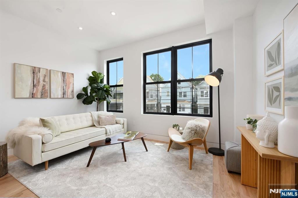 Jersey City, New Jersey, 07305, United States, 3 Bedrooms Bedrooms, ,2 BathroomsBathrooms,Residential,For Sale,1907522