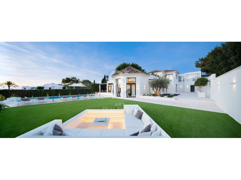 Marbella, Andalusia, ES, 5 Bedrooms Bedrooms, ,5 BathroomsBathrooms,Residential,For Sale,1901143