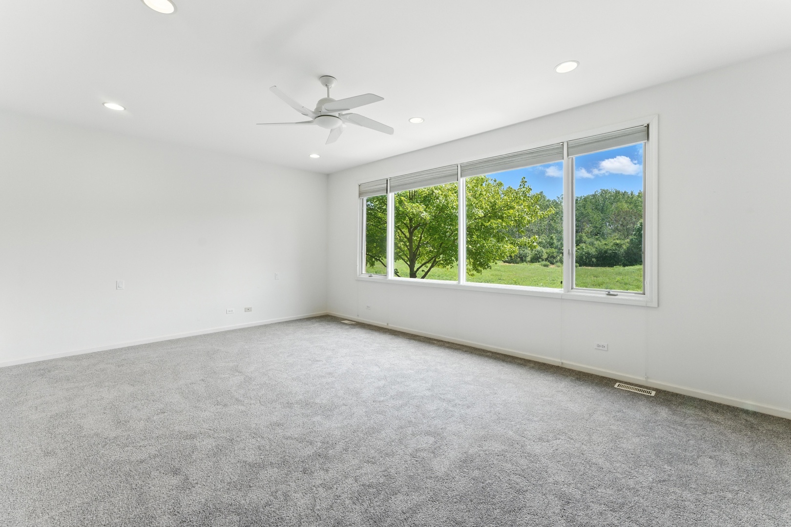 Highland Park, Illinois, 60035, United States, 4 Bedrooms Bedrooms, ,3 BathroomsBathrooms,Residential,For Sale,1912097