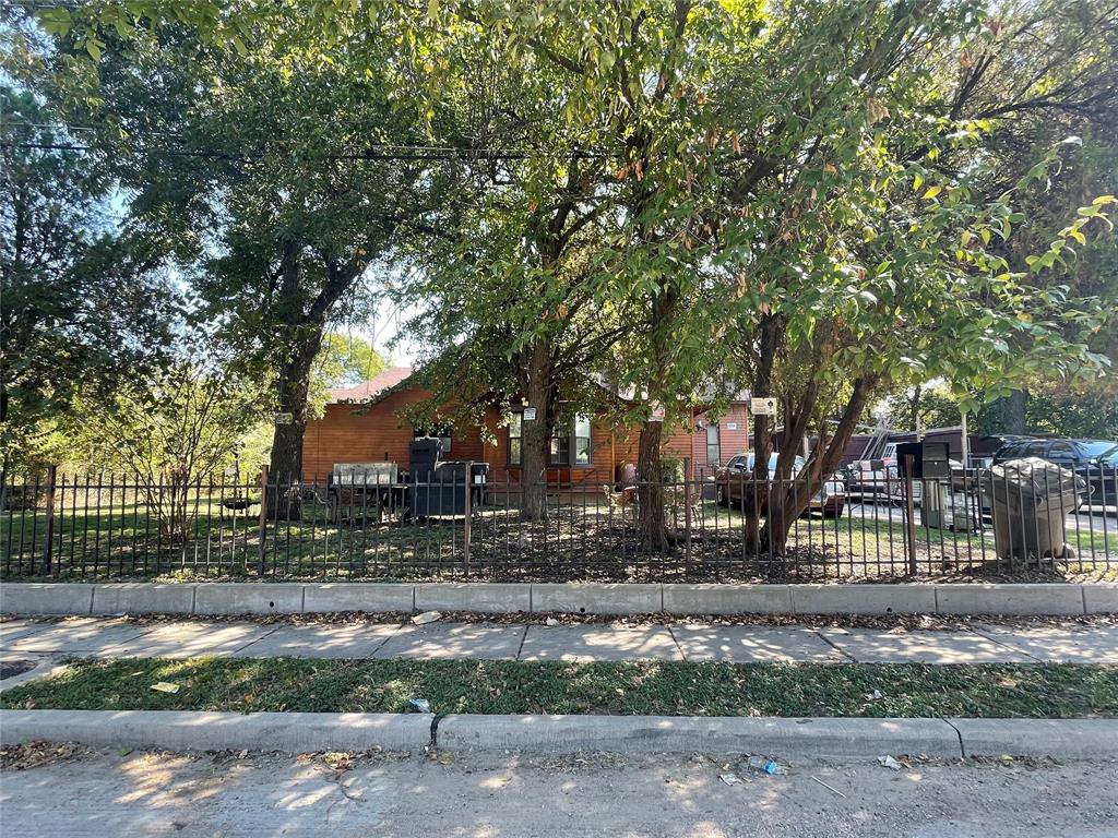 Dallas, Texas, 75216, United States, 5 Bedrooms Bedrooms, ,1 BathroomBathrooms,Residential,For Sale,1851702