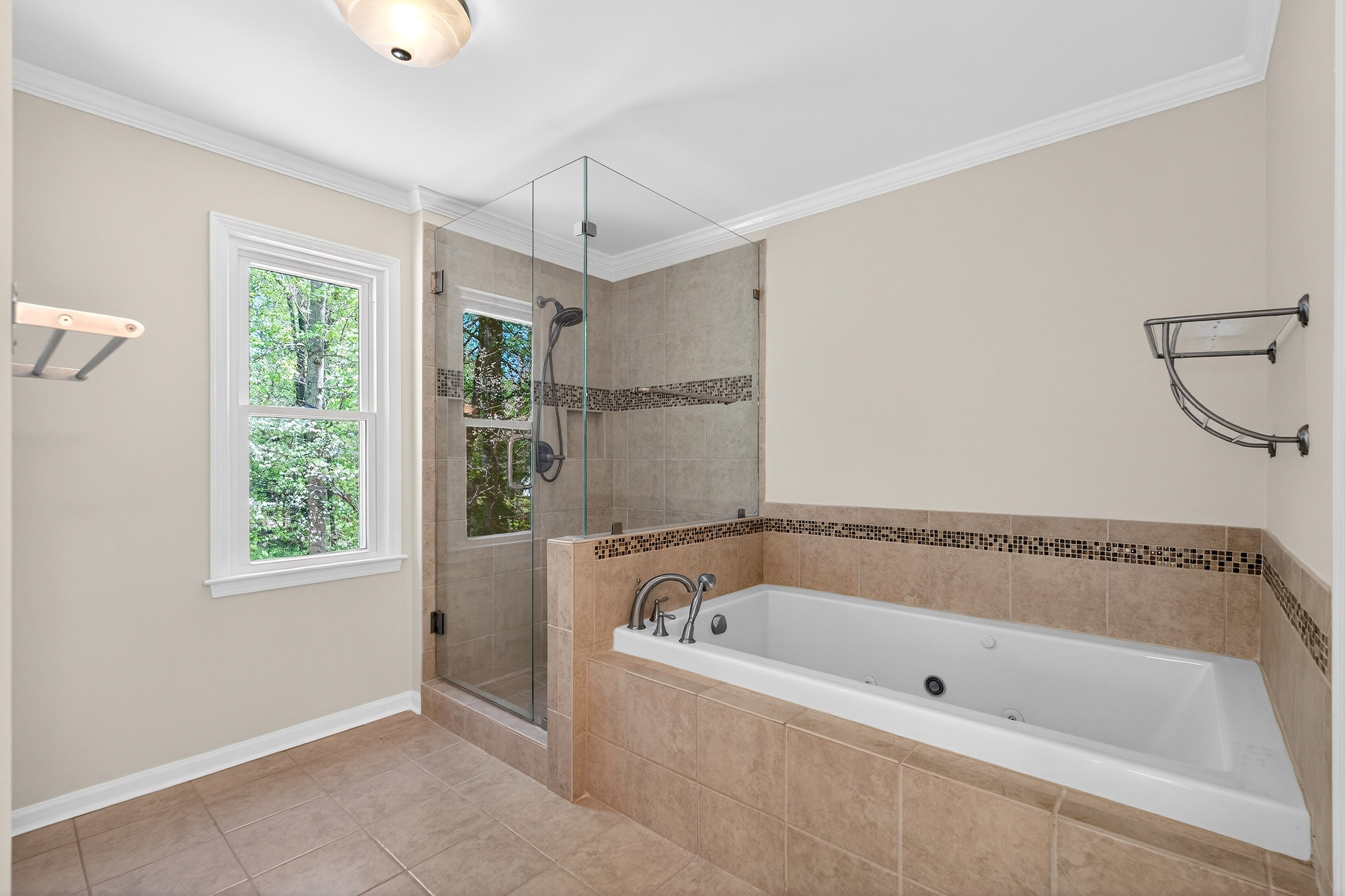  Rare Combination of Privacy, Convenience, and Value: Don’t Miss This Opportunity - 物件實景