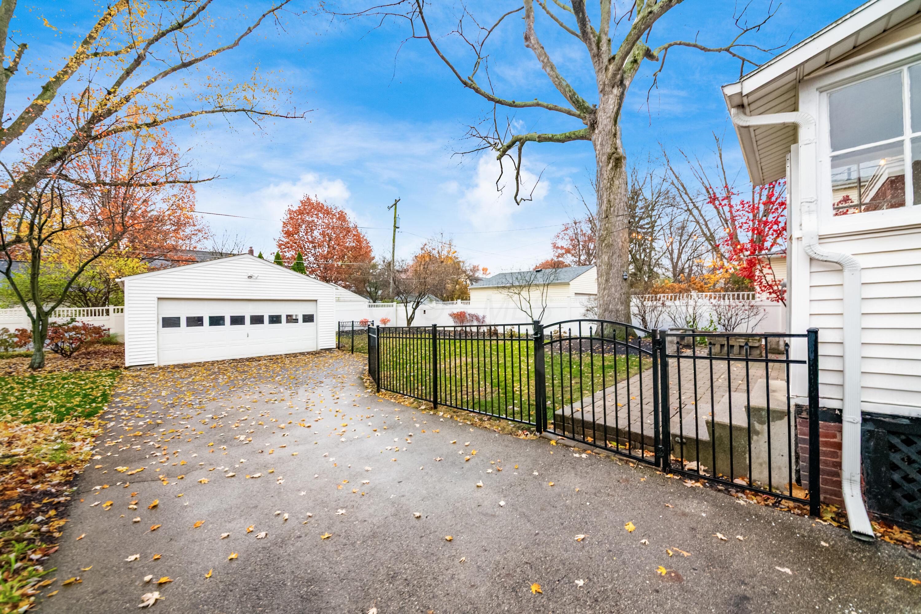 Columbus, Ohio, 43214, United States, 4 Bedrooms Bedrooms, ,3 BathroomsBathrooms,Residential,For Sale,1996077