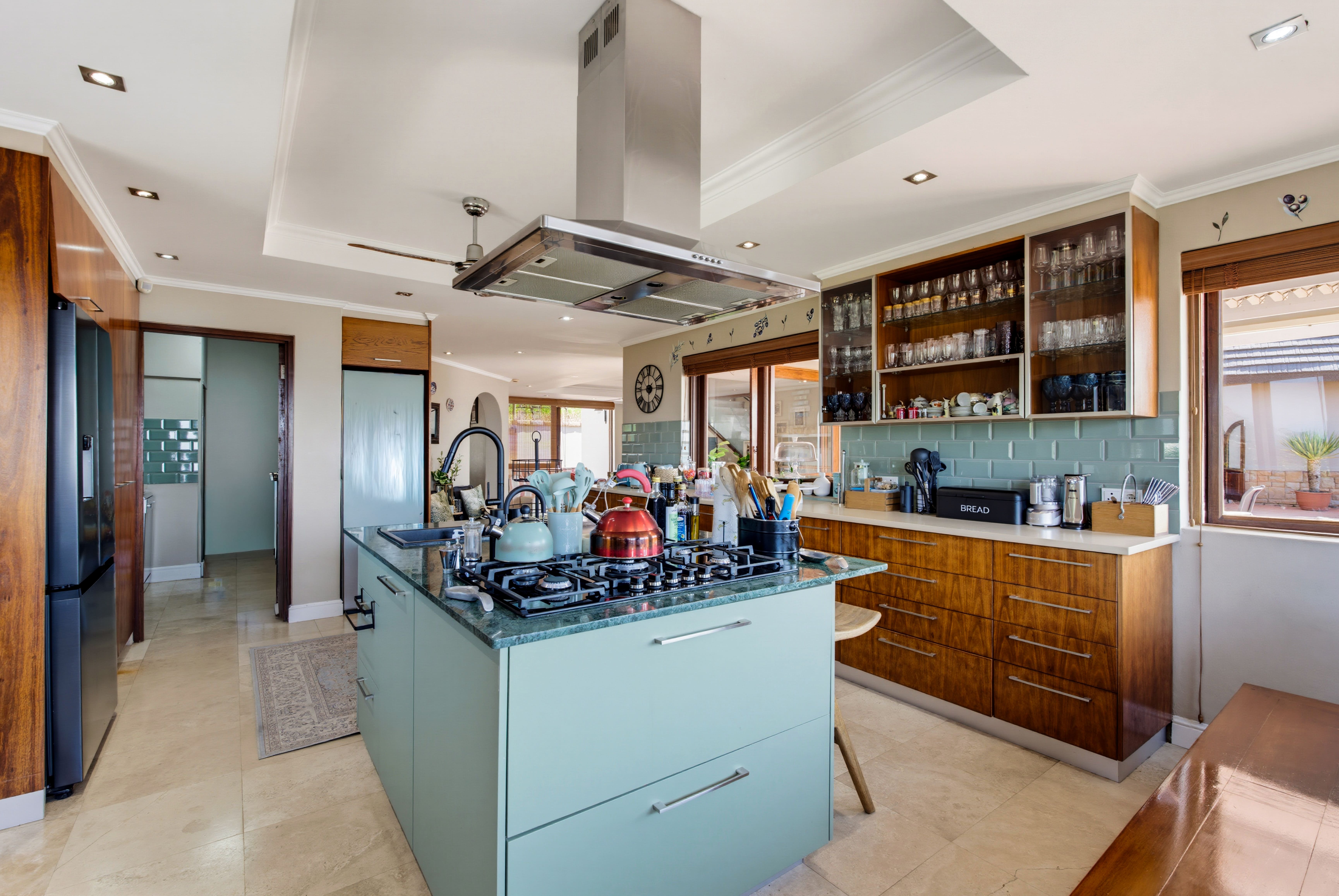  Elevated Family Living with Exceptional Mountain and Valley Views - 物件實景