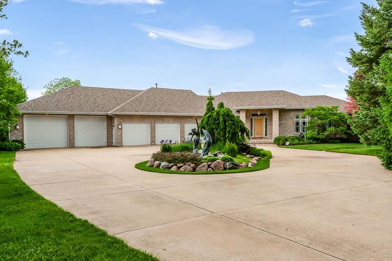 Machesney Park, Illinois, 61115, United States, 4 Bedrooms Bedrooms, ,5 BathroomsBathrooms,Residential,For Sale,2049063