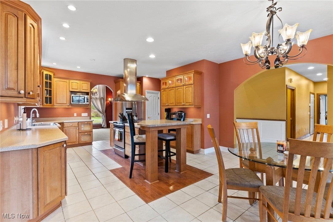 Chardon, Ohio, 44024, United States, 4 Bedrooms Bedrooms, ,5 BathroomsBathrooms,Residential,For Sale,1985731