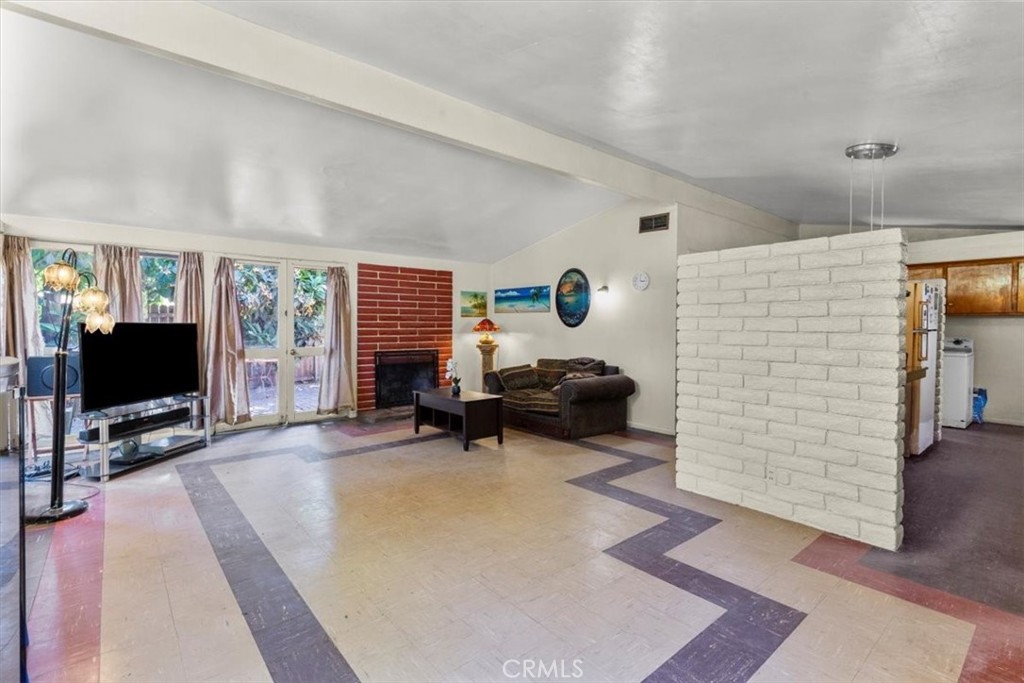 Pomona, California, 91766, United States, 4 Bedrooms Bedrooms, ,2 BathroomsBathrooms,Residential,For Sale,1920904