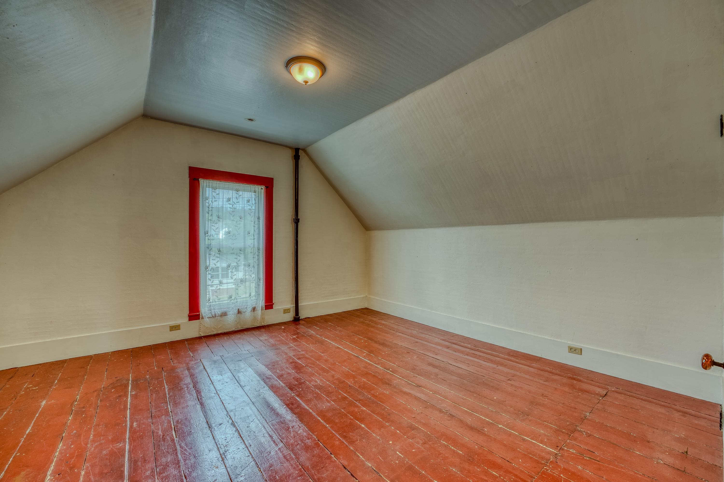 Littleton, New Hampshire, 03561, United States, 5 Bedrooms Bedrooms, ,1 BathroomBathrooms,Residential,For Sale,1856478