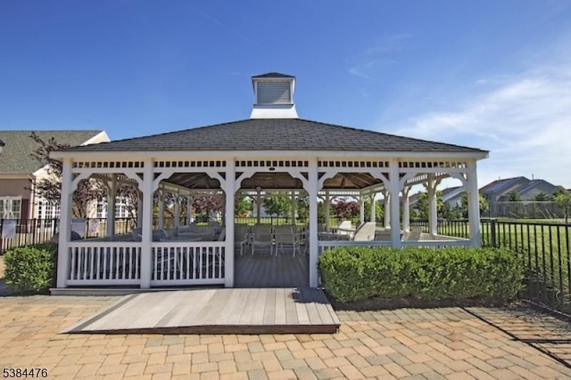 Franklin Twp., New Jersey, 08873, United States, 2 Bedrooms Bedrooms, ,2 BathroomsBathrooms,Residential,For Sale,1950649