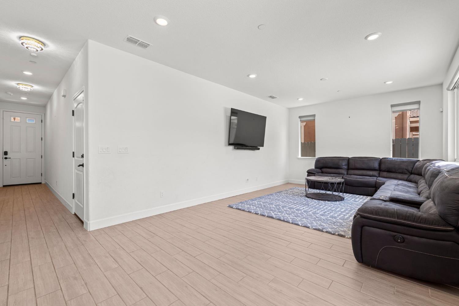 Elk Grove, California, 95757, United States, 4 Bedrooms Bedrooms, ,3 BathroomsBathrooms,Residential,For Sale,1879149