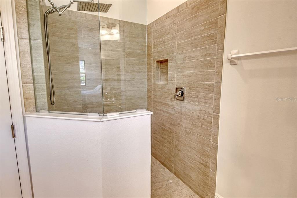 Bradenton, Florida, 34201, United States, 2 Bedrooms Bedrooms, ,2 BathroomsBathrooms,Residential,For Sale,1961743