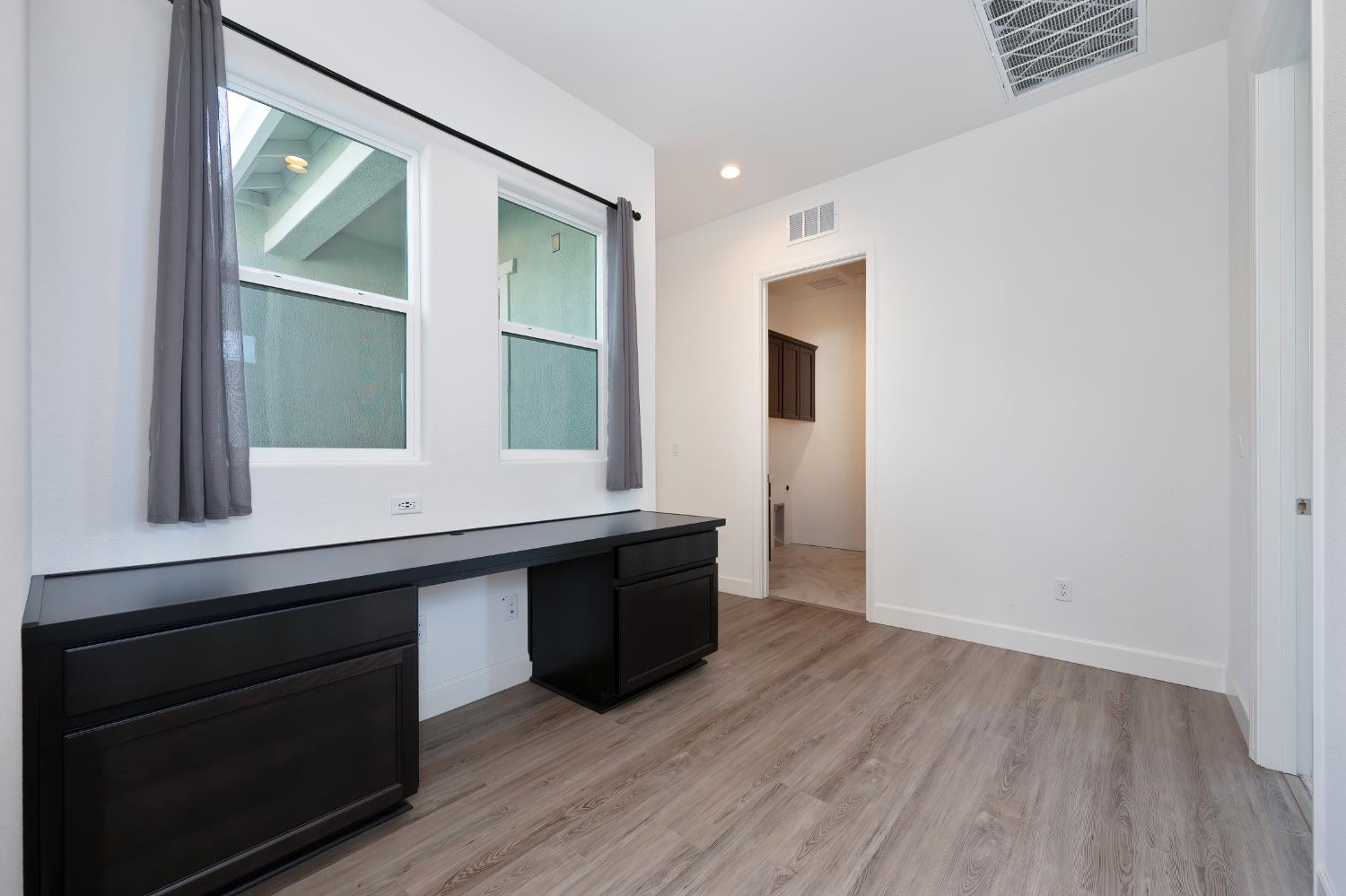 Roseville, California, 95747, United States, 4 Bedrooms Bedrooms, ,4 BathroomsBathrooms,Residential,For Sale,1992933