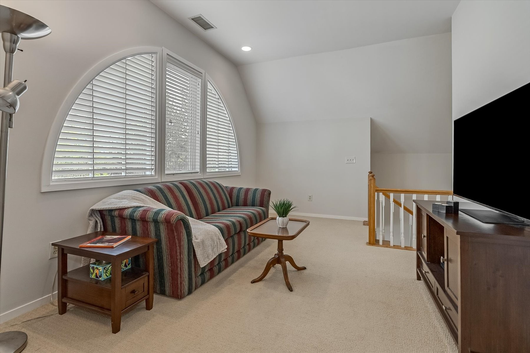  Updated Townhome Conveniently Located - 物件實景