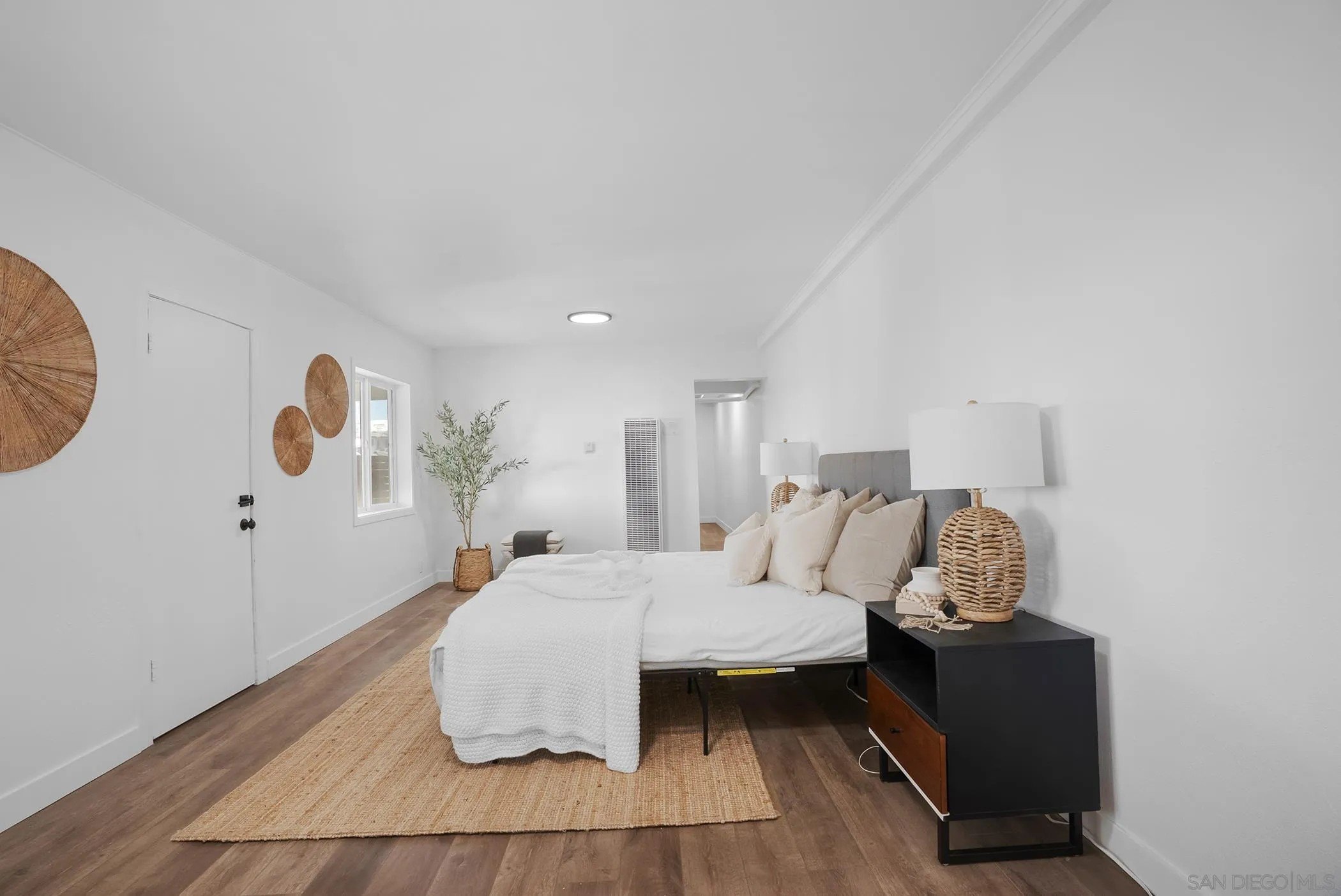 San Diego, California, 92114, United States, 3 Bedrooms Bedrooms, ,2 BathroomsBathrooms,Residential,For Sale,1991902