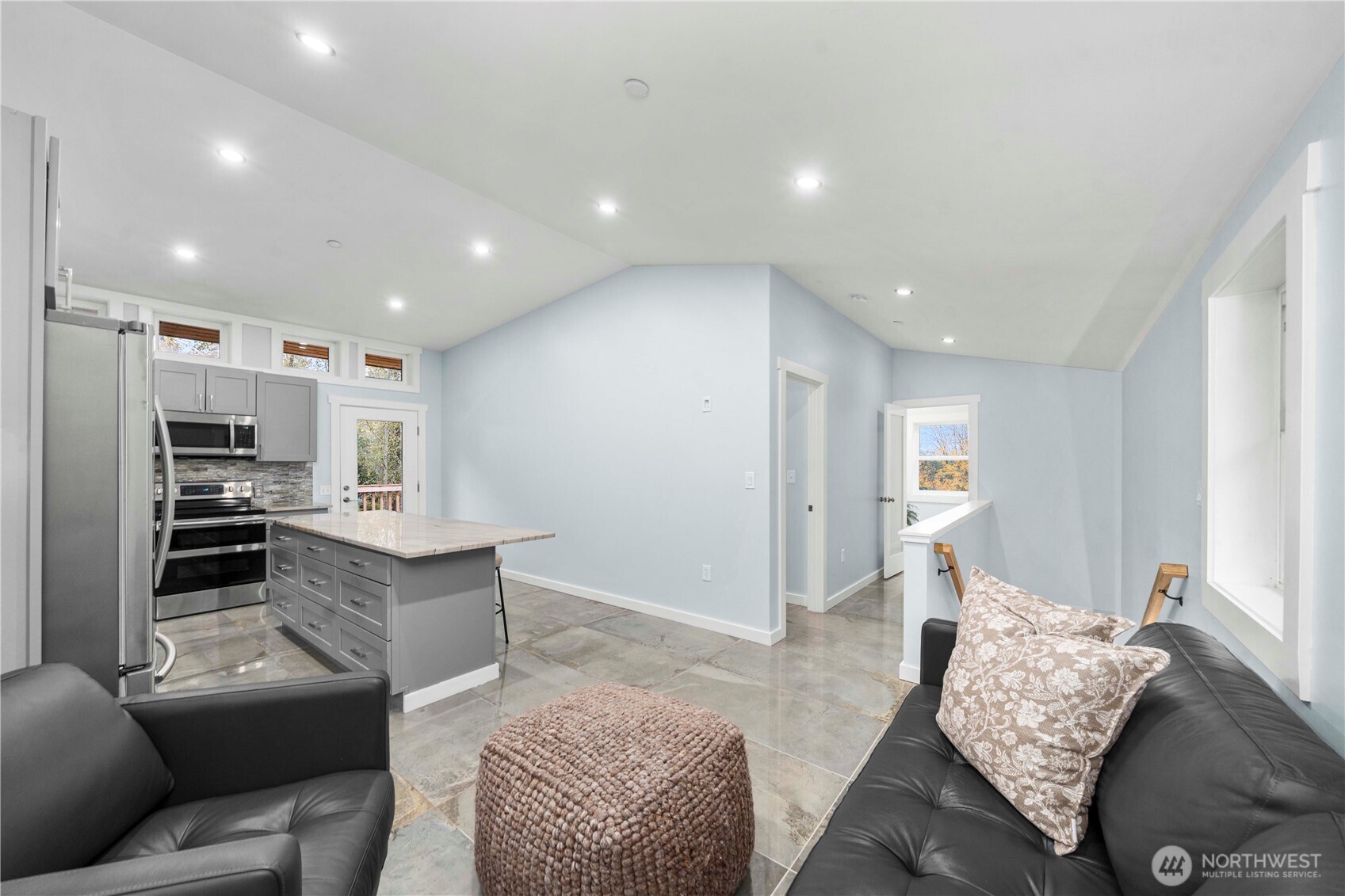 Fall City, Washington, 98025, United States, 2 Bedrooms Bedrooms, ,3 BathroomsBathrooms,Residential,For Sale,1987956