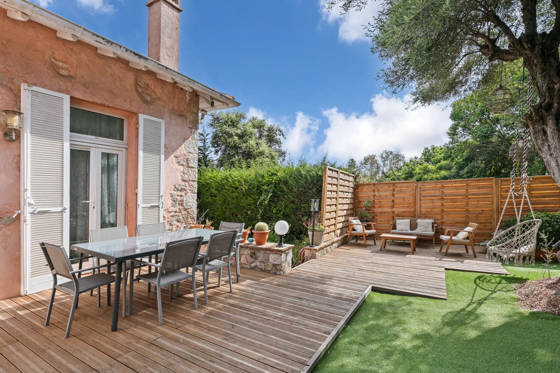 Antibes, Provence-Alpes-Côte d’Azur, 06600, FR, 4 Bedrooms Bedrooms, ,2 BathroomsBathrooms,Residential,For Sale,1857419