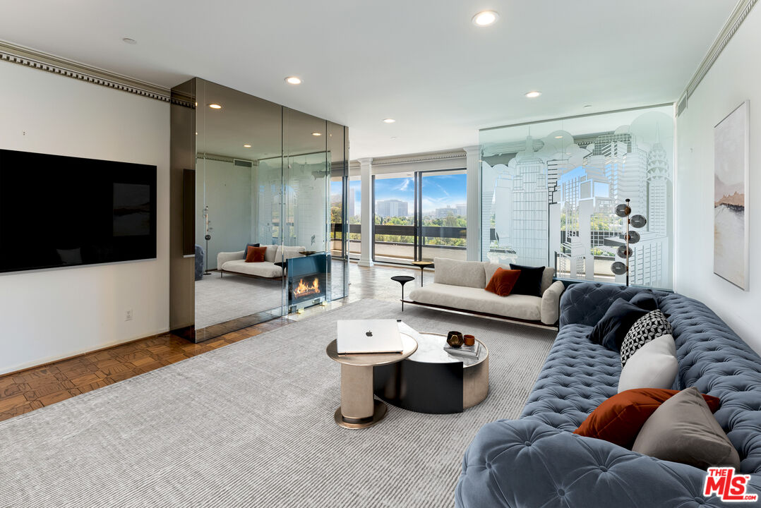 Los Angeles, California, 90024, United States, 2 Bedrooms Bedrooms, ,3 BathroomsBathrooms,Residential,For Sale,1883580