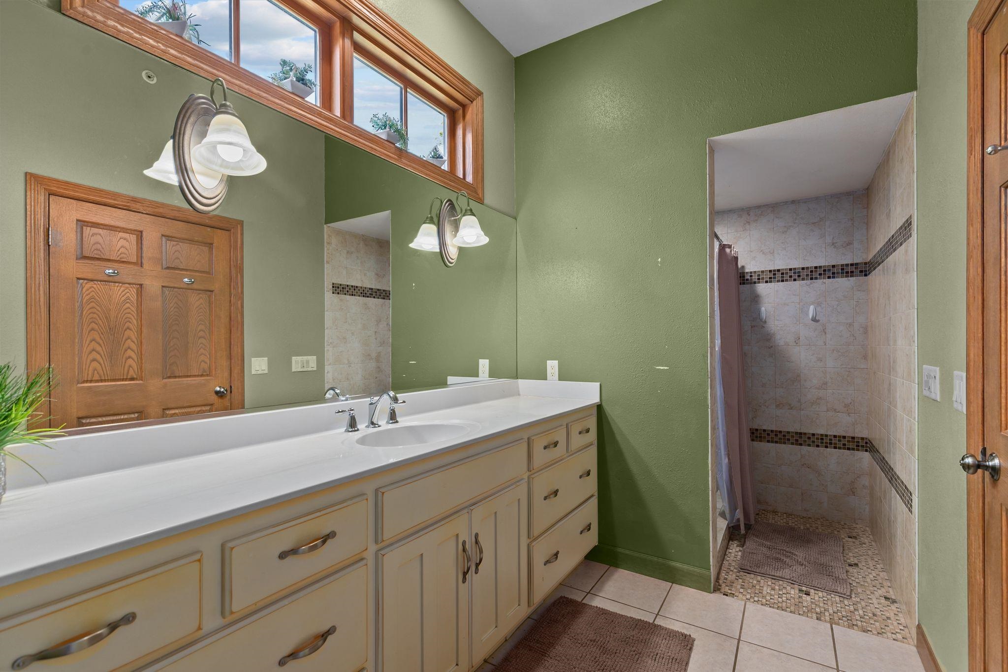 Berlin, Wisconsin, 54923, United States, 5 Bedrooms Bedrooms, ,4 BathroomsBathrooms,Residential,For Sale,1974961