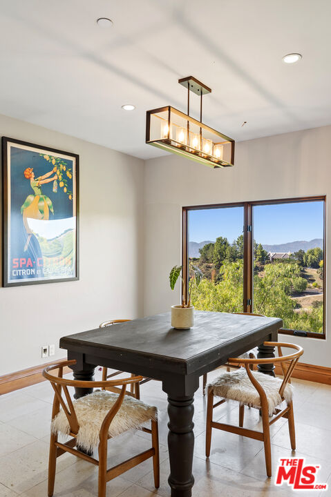 Calabasas, California, 91302, United States, 4 Bedrooms Bedrooms, ,3 BathroomsBathrooms,Residential,For Sale,1987889