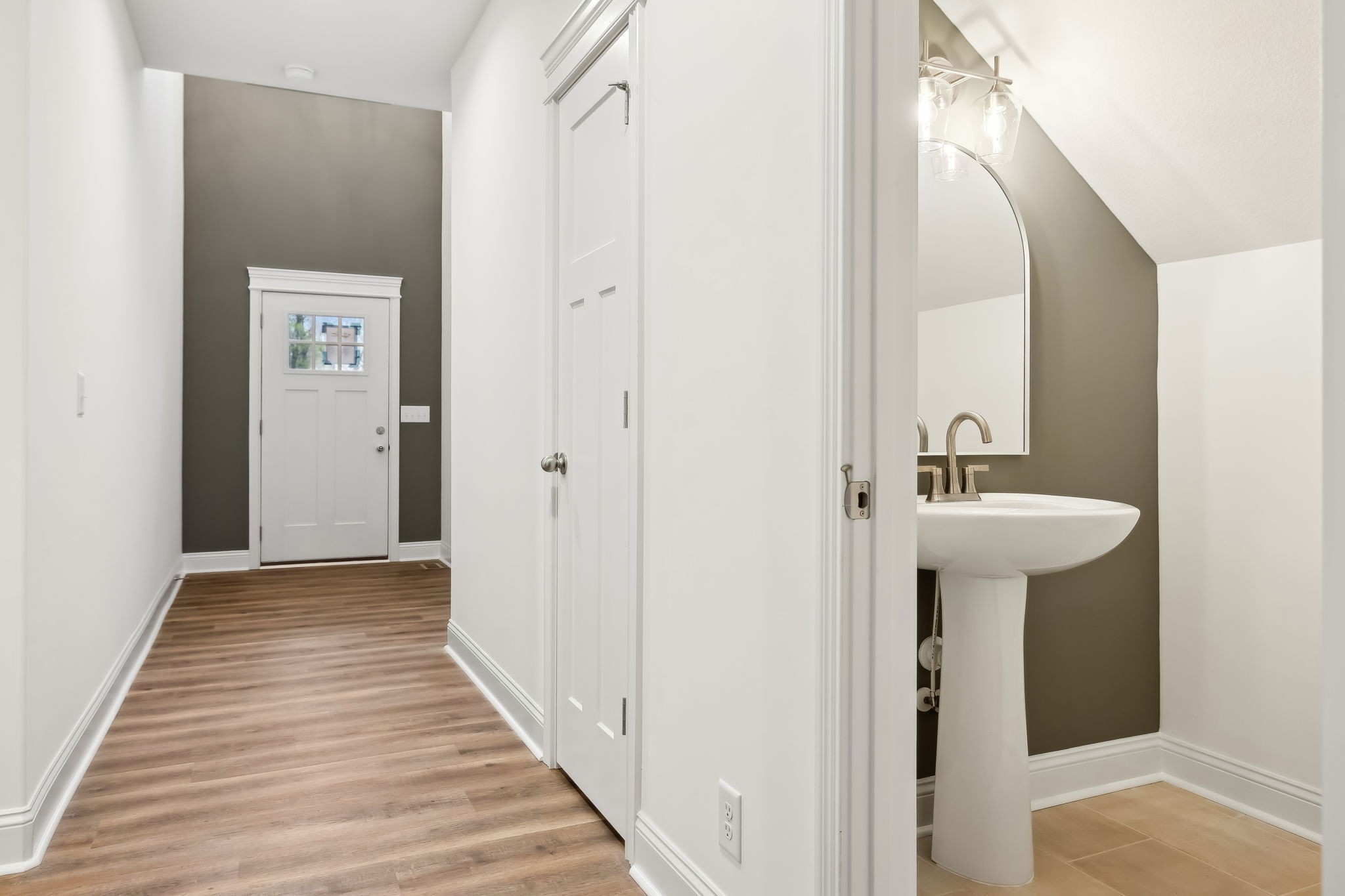 Clarksville, Tennessee, 37043, United States, 4 Bedrooms Bedrooms, ,4 BathroomsBathrooms,Residential,For Sale,2005810