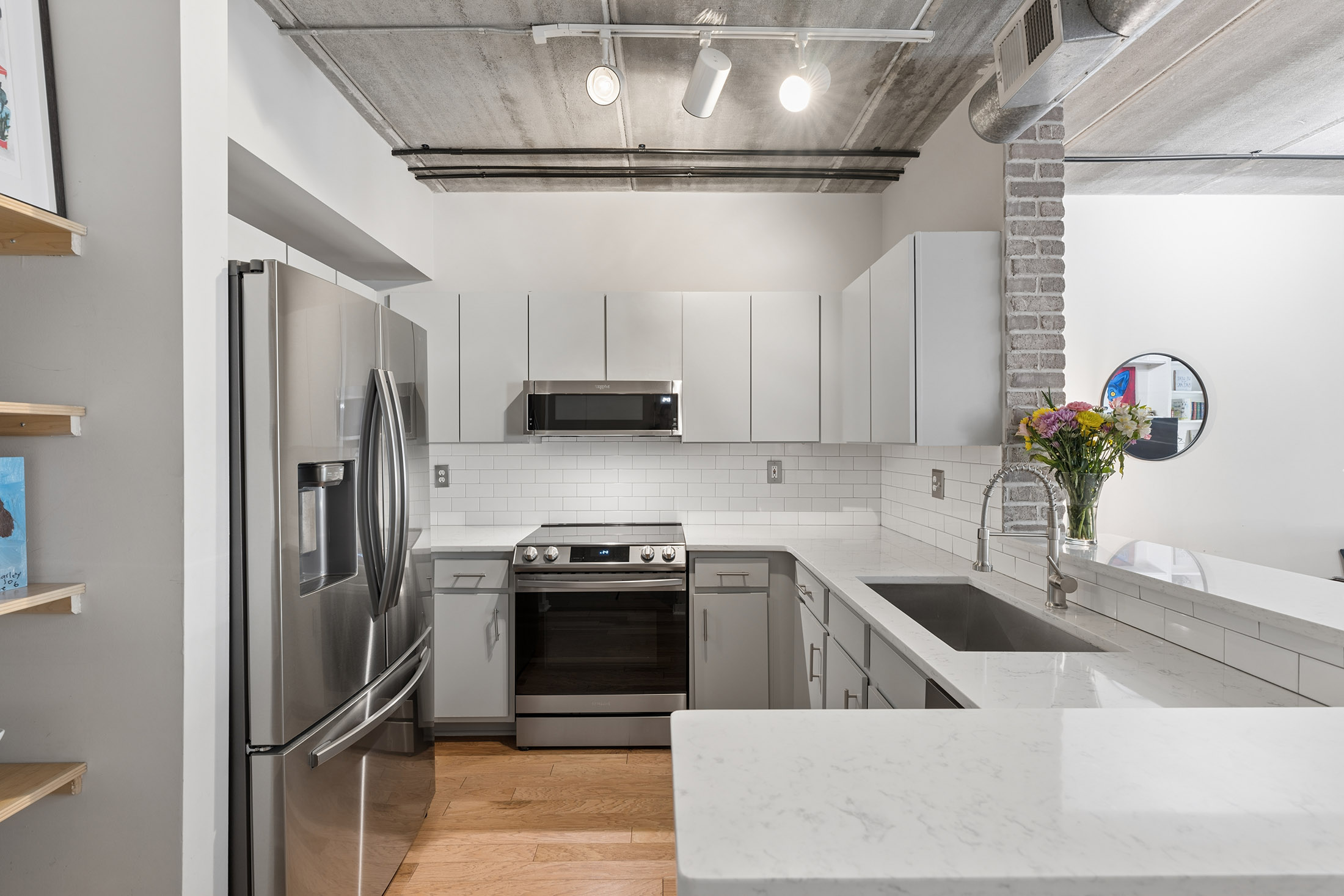  Spacious Heart-of-Midtown Condo - 物件實景